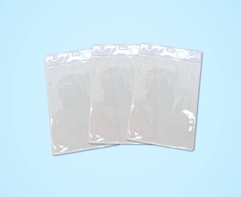 Porta-credencial em bolsa transparente