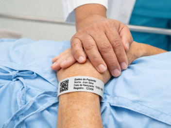 pulseira de identificação hospitalar com dados do paciente